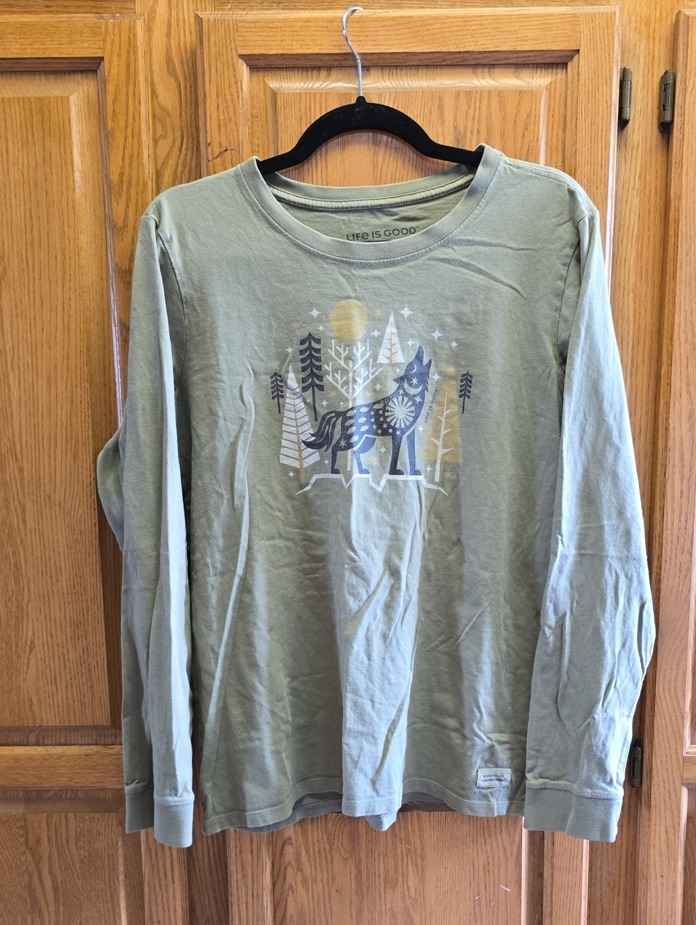 Life is Good Women's Winter Wolf Long Sleeve Crusher Tee